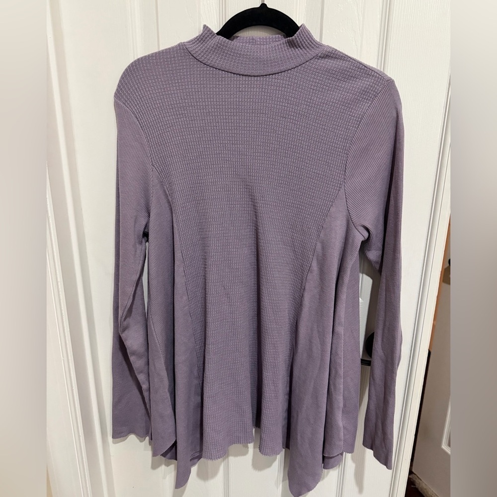 T.La Lavender Long Sleeve Top M